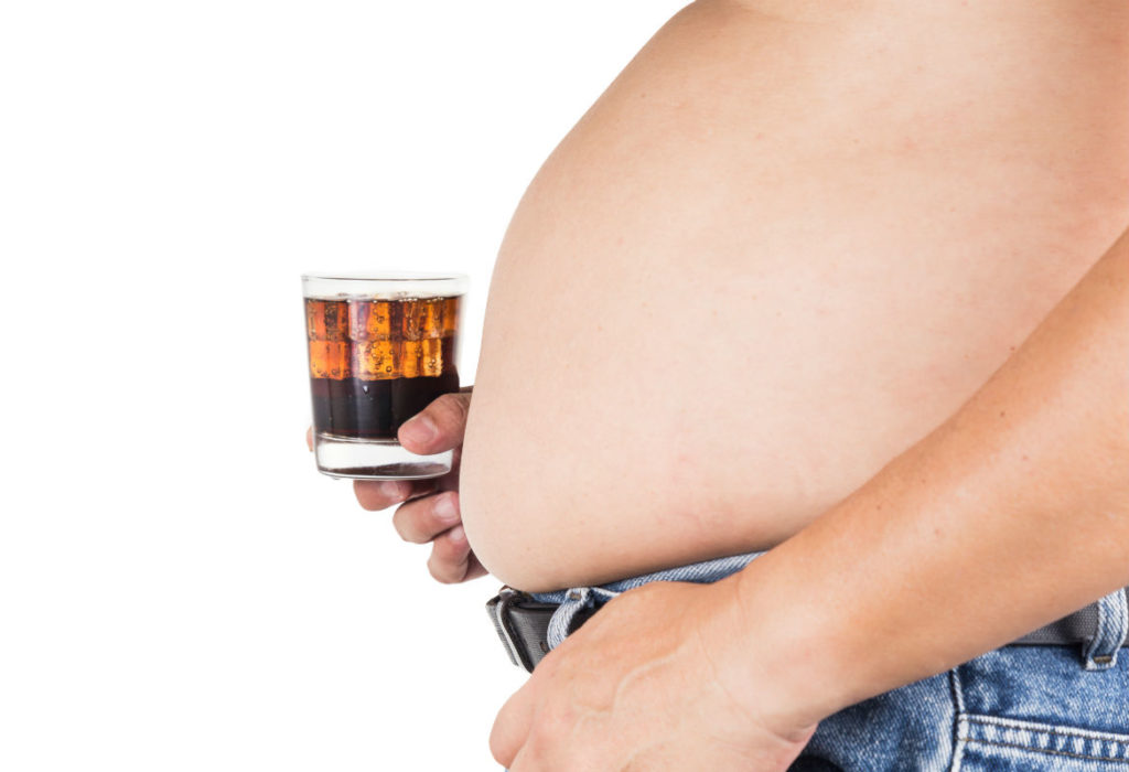 Todos sabemos que beber un refresco azucarado no es lo más saludable pero ¿sabías qué pasa en el cuerpo justo después de beberlo? (iStock)