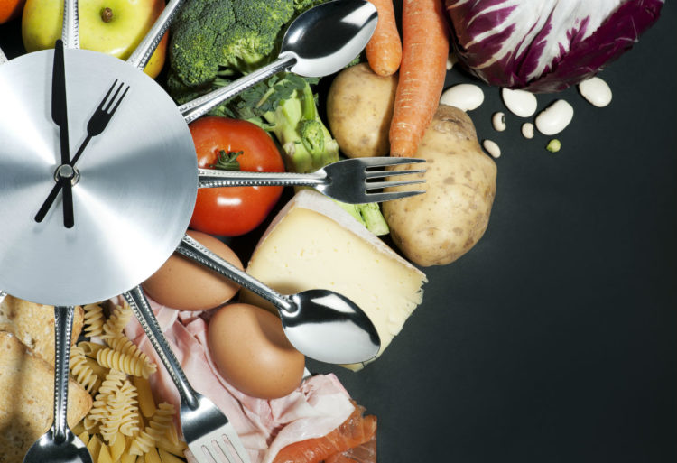 Hay mejores horas para comer algunos alimentos que, en otro momento del día, no son beneficiosos para la salud. (iStock)