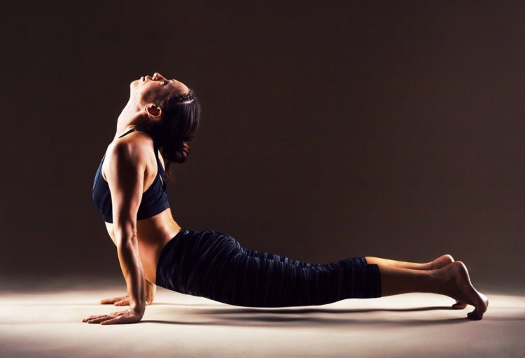 El Yoga o el pilates son fantásticos ejercicios para mejorar nuestra estabilidad (Istock)