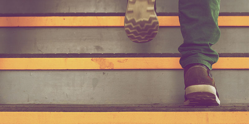 En una semana subiendo por las escaleras fortalecerás los músculos de las piernas. (Pixabay - Unplash).