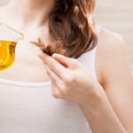 5 remedios caseros para combatir la caída del pelo El aceite es uno de los remedios caseros para combatir la caída del pelo (iStock).