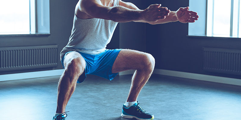 Unas sentadillas recién levantado (iStock)