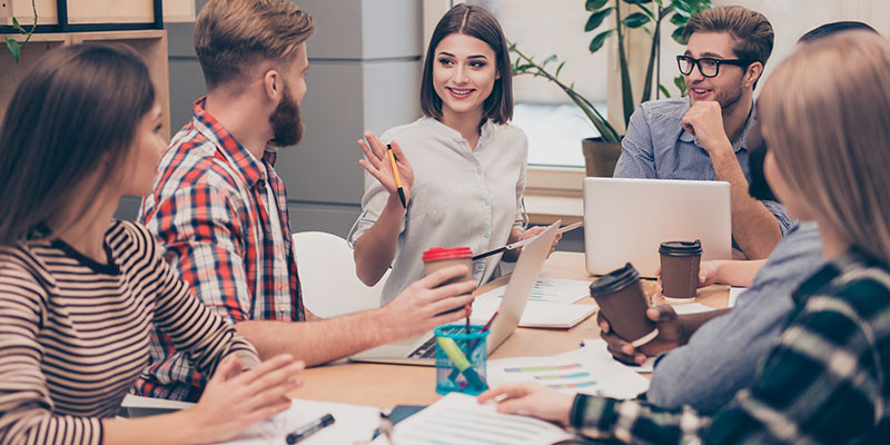 En el trabajo estarás más alegre (iStock)