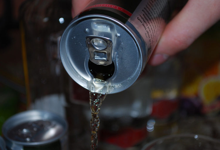 Las bebidas energéticas se han popularizado los últimos años (Pixabay)