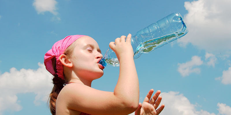 Los niños sí pueden tomar bebida isotónicas (iStock) text2