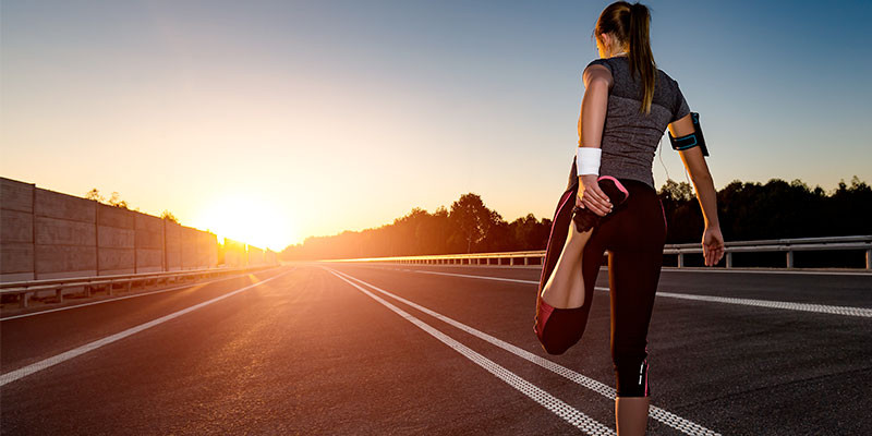 Un estiramiento clásico de cuádriceps (iStock)