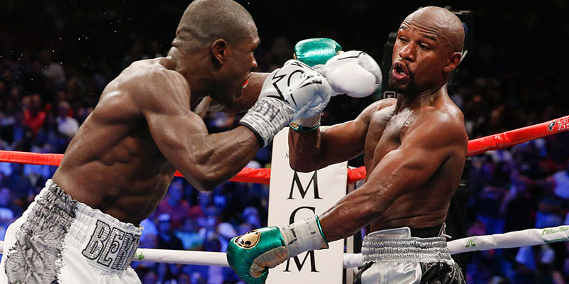 Mayweather fortalece el abdomen para soportar mejor los golpes (GTRESONLINE)