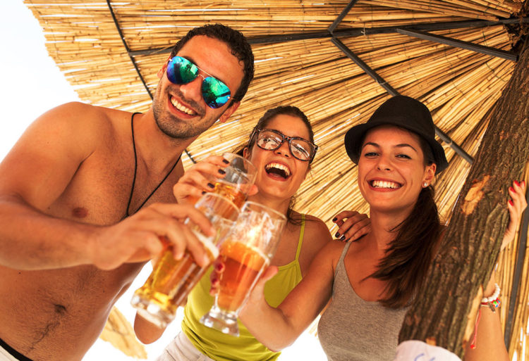 No pasa nada por excederse un poco en vacaciones, si luego estás dispuesto a recuperar a la vuelta (iStock)