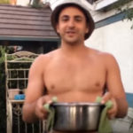 El nuevo y peligroso reto viral que ha matado a varios jóvenes Una de las personas que ha participado en el reto (Youtube)