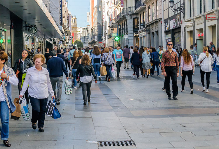 Los expertos coinciden en que a partir de 10.000 pasos andar afecta significativamente a la salud (iStock)