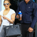 10 looks deportivos de famosas que querrás copiar Jennifer López