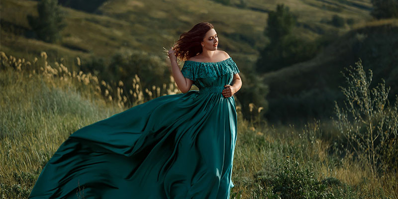 El corte imperio es justo bajo el pecho (iStock)