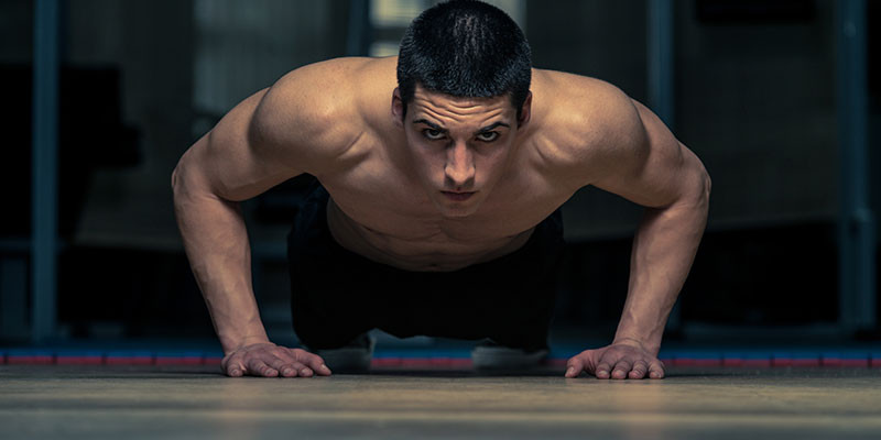 La flexión es una de las partes de los burpees (iStock)