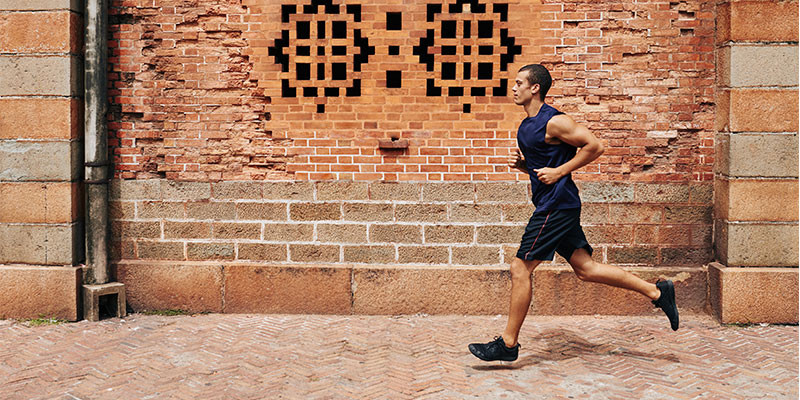 Hay que quitar los kilos de más con entrenamiento de cardio para conseguir una cintura de infarto (iStock)