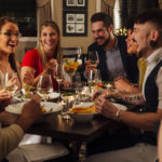 Qué hacer si tienes comidas o cenas de Navidad y no quieres engordar Comidas y cenas de Navidad (iStock)