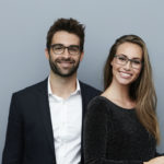 Por qué todos deberíamos utilizar estas gafas hoy en día Pareja con gafas