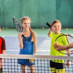 9 peligros de que tu hijo no haga el suficiente ejercicio Niños jugando al tenis