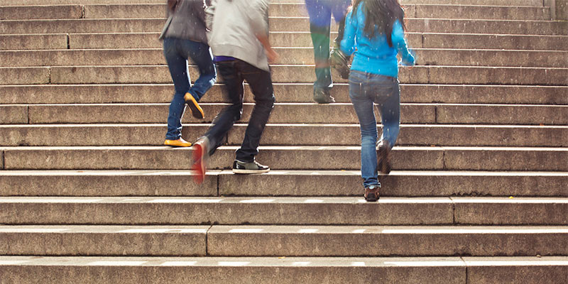 Utiliza las escaleras (iStock)