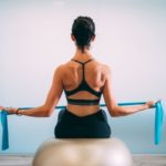 Los 7 accesorios deportivos que deberías tener para hacer ejercicio en casa Accesorios para hacer ejercicio en casa (iStock)