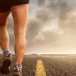 Ventajas de depilarse las piernas para correr una maratón Hombre corriendo (Pixabay)