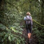 7 gadgets para practicar excursionismo Mujer excursionista (unsplash)